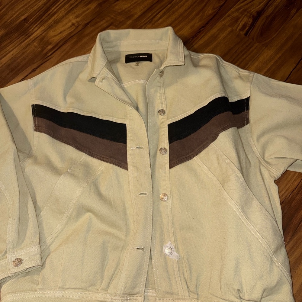 NWOT Fashion Nova Women’s Jean Cream Jacket with Black and Brown Stripes.